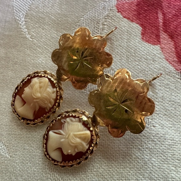 14KT Elegant Gold Cameo Earrings - Picture 8 of 9